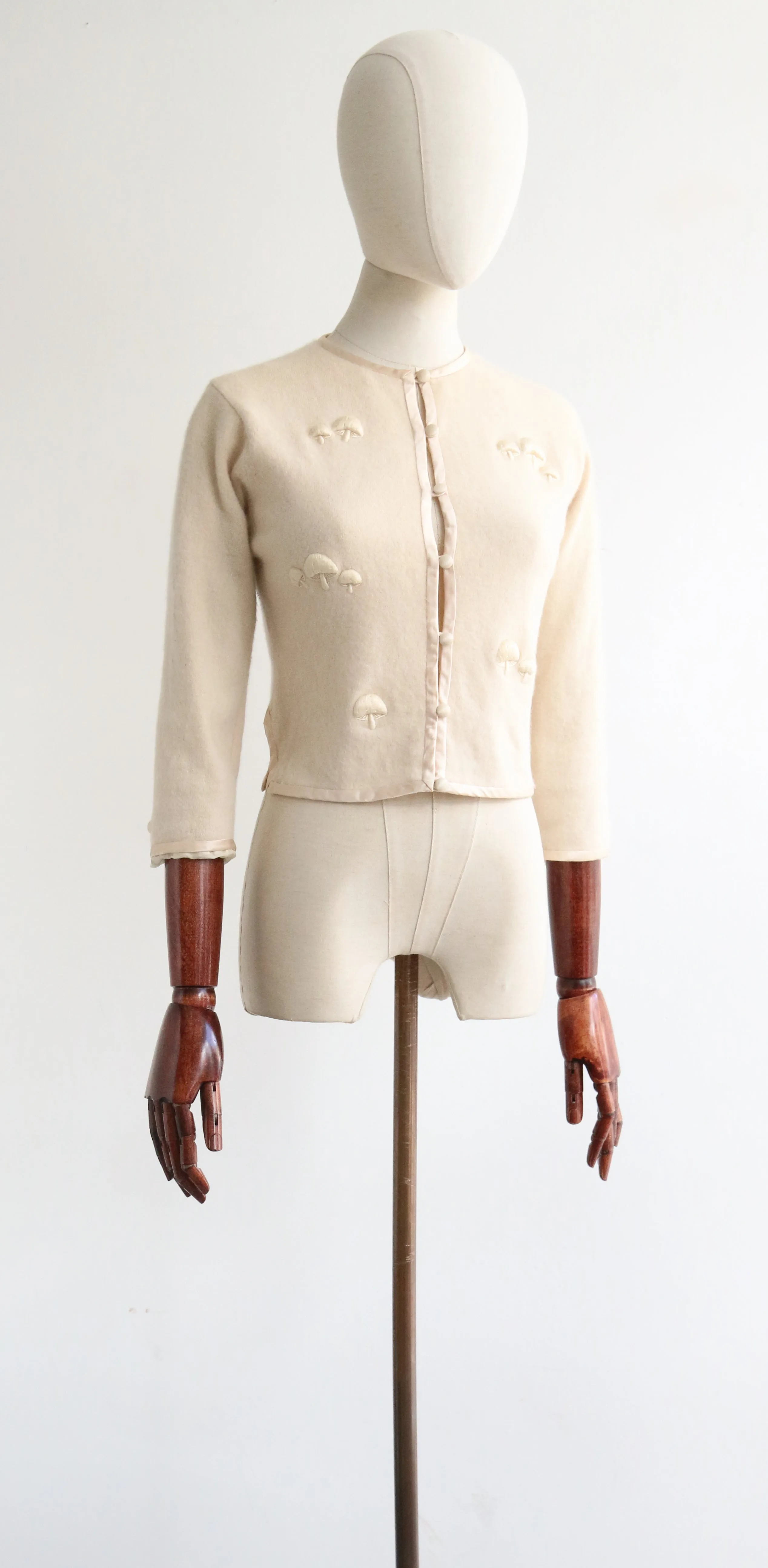 "Cream Mushrooms" Vintage 1950's Cream Mushroom Embroidered Cardigan UK 10 US 6