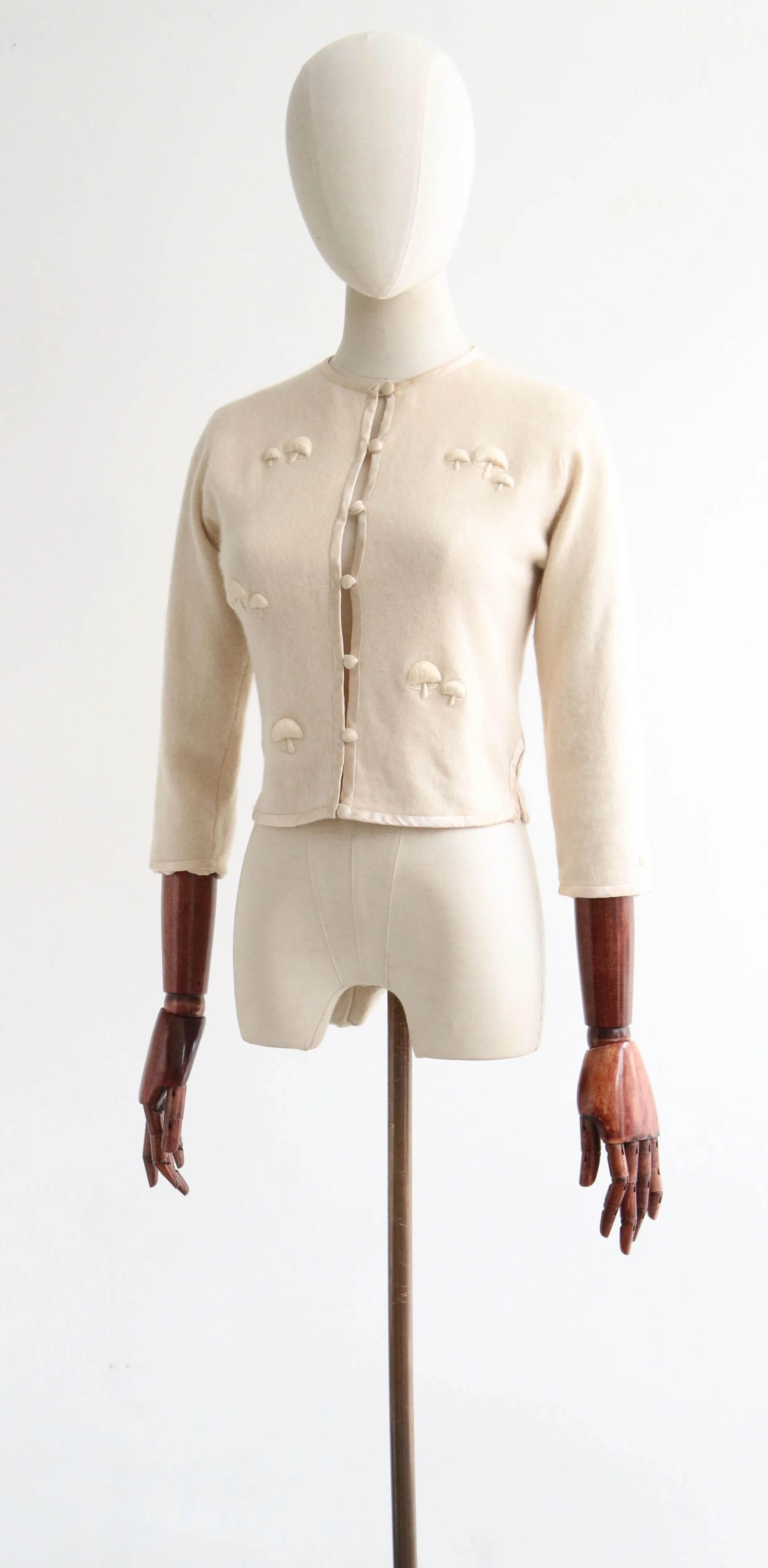 "Cream Mushrooms" Vintage 1950's Cream Mushroom Embroidered Cardigan UK 10 US 6