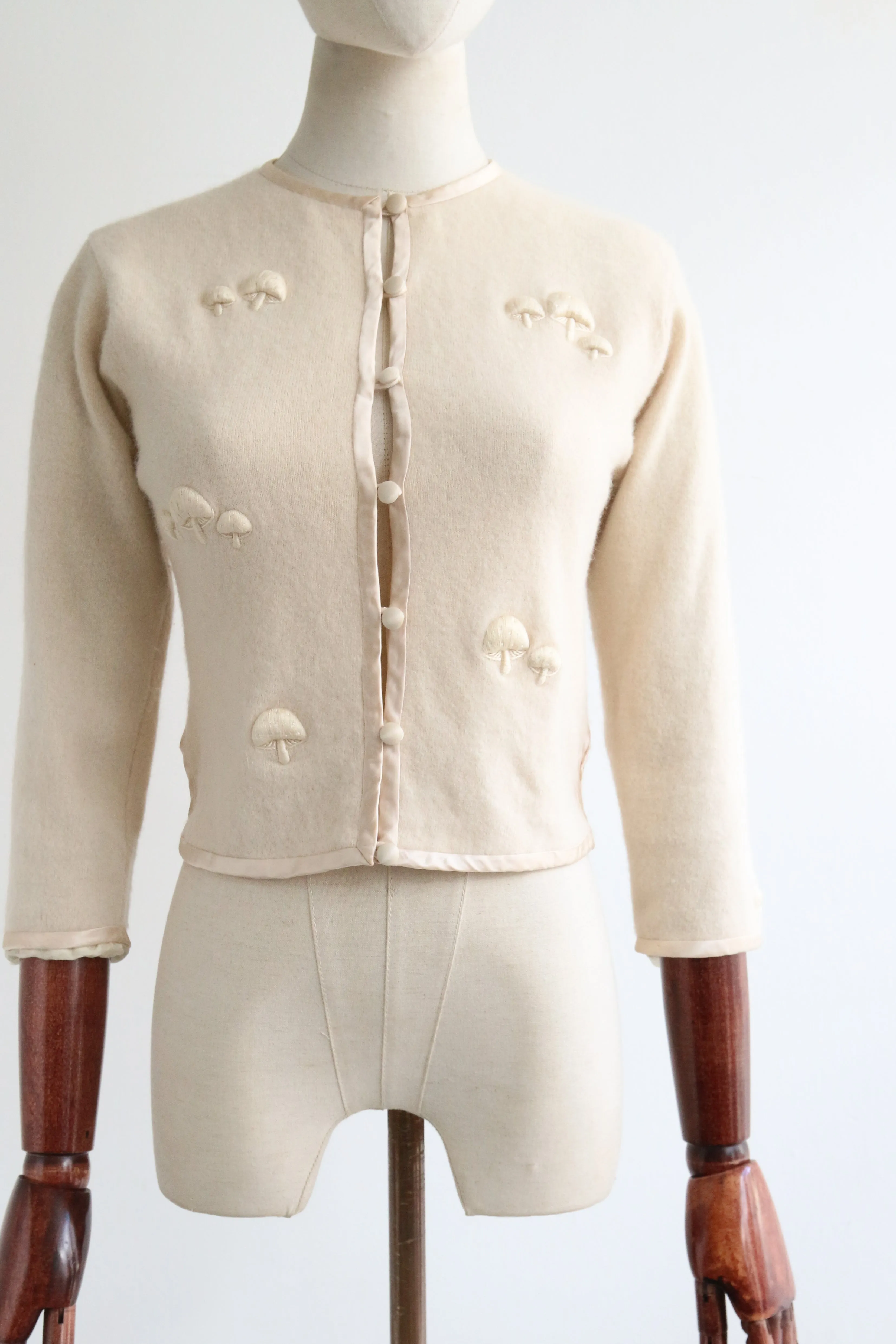 "Cream Mushrooms" Vintage 1950's Cream Mushroom Embroidered Cardigan UK 10 US 6