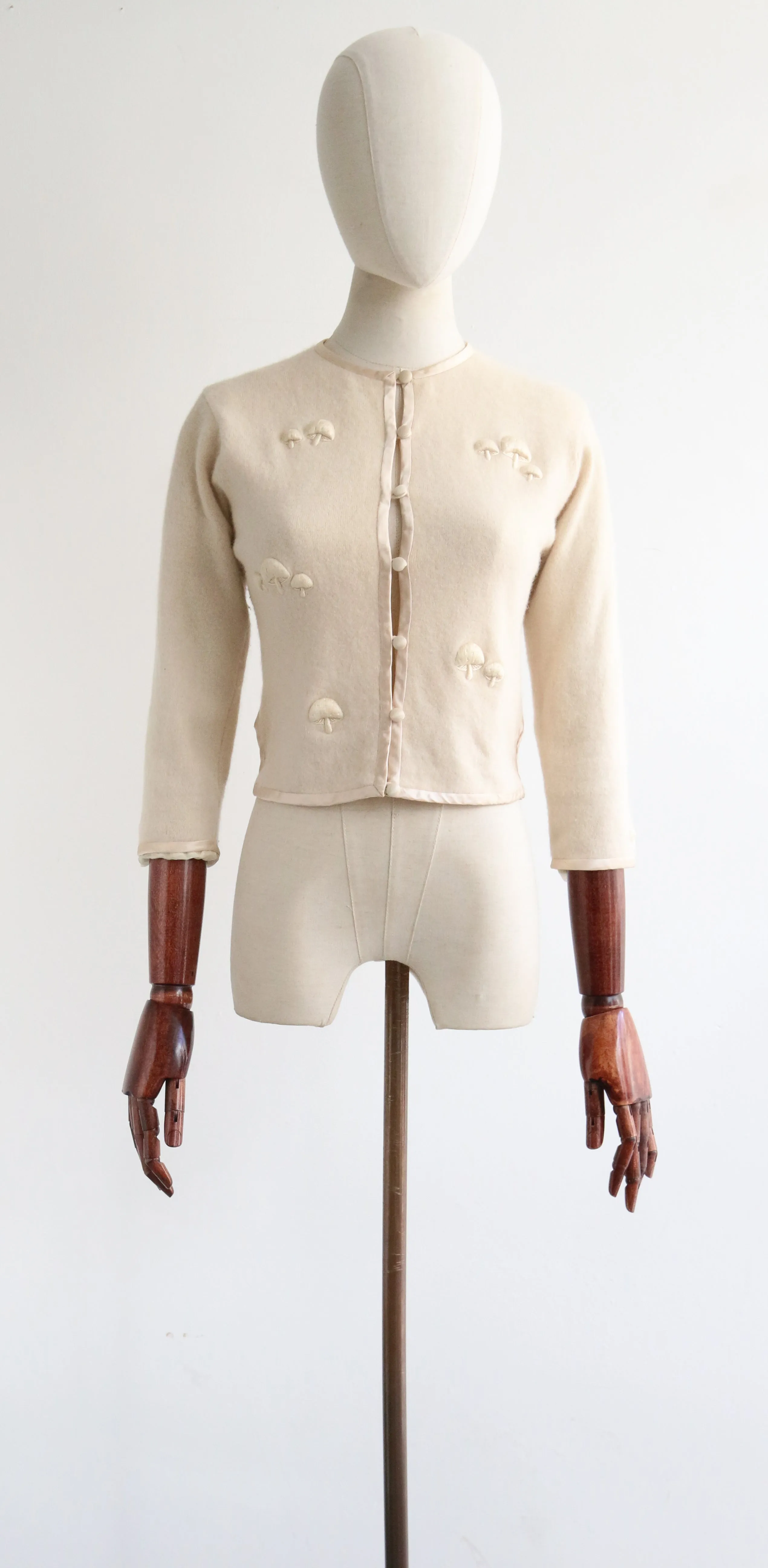 "Cream Mushrooms" Vintage 1950's Cream Mushroom Embroidered Cardigan UK 10 US 6