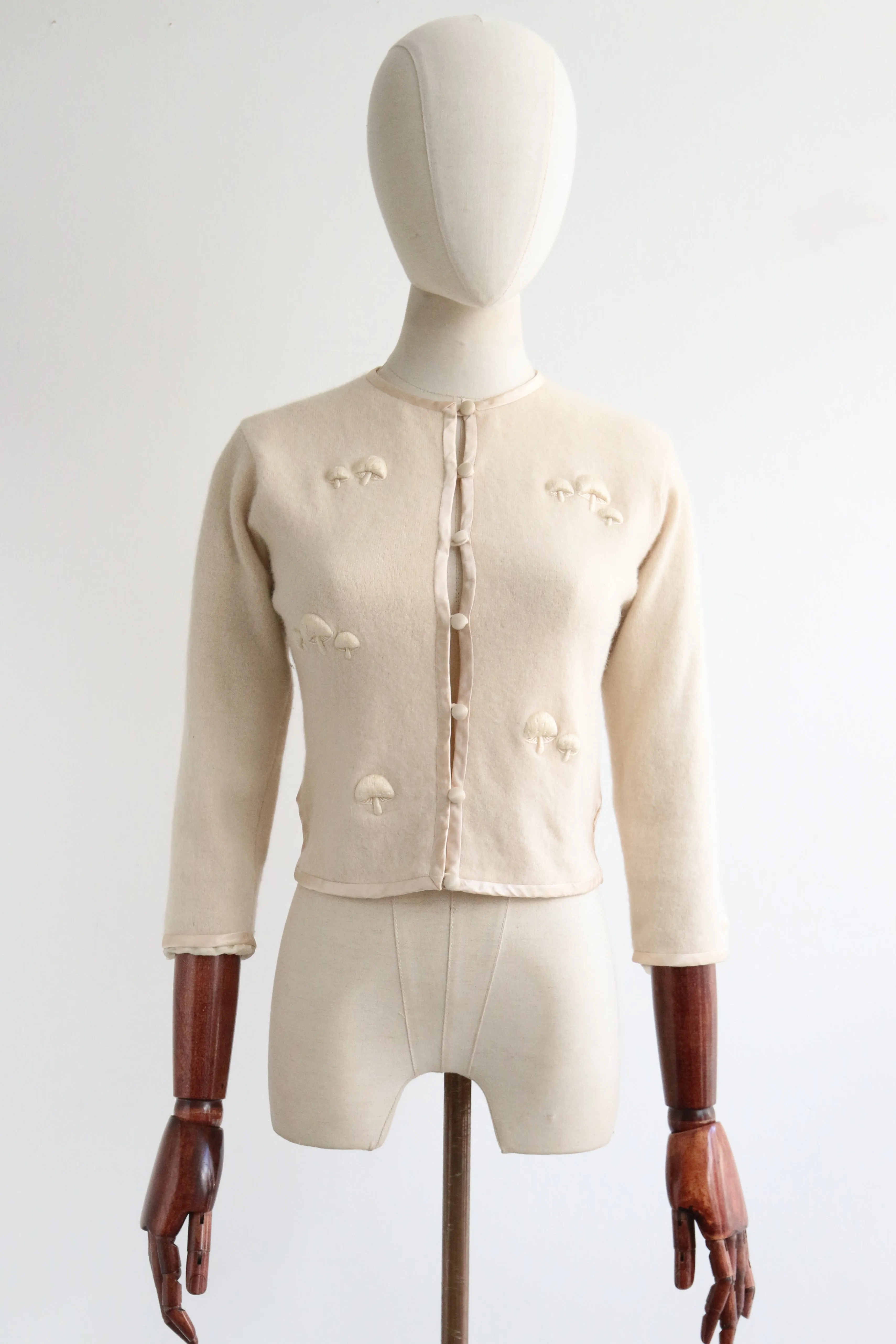 "Cream Mushrooms" Vintage 1950's Cream Mushroom Embroidered Cardigan UK 10 US 6