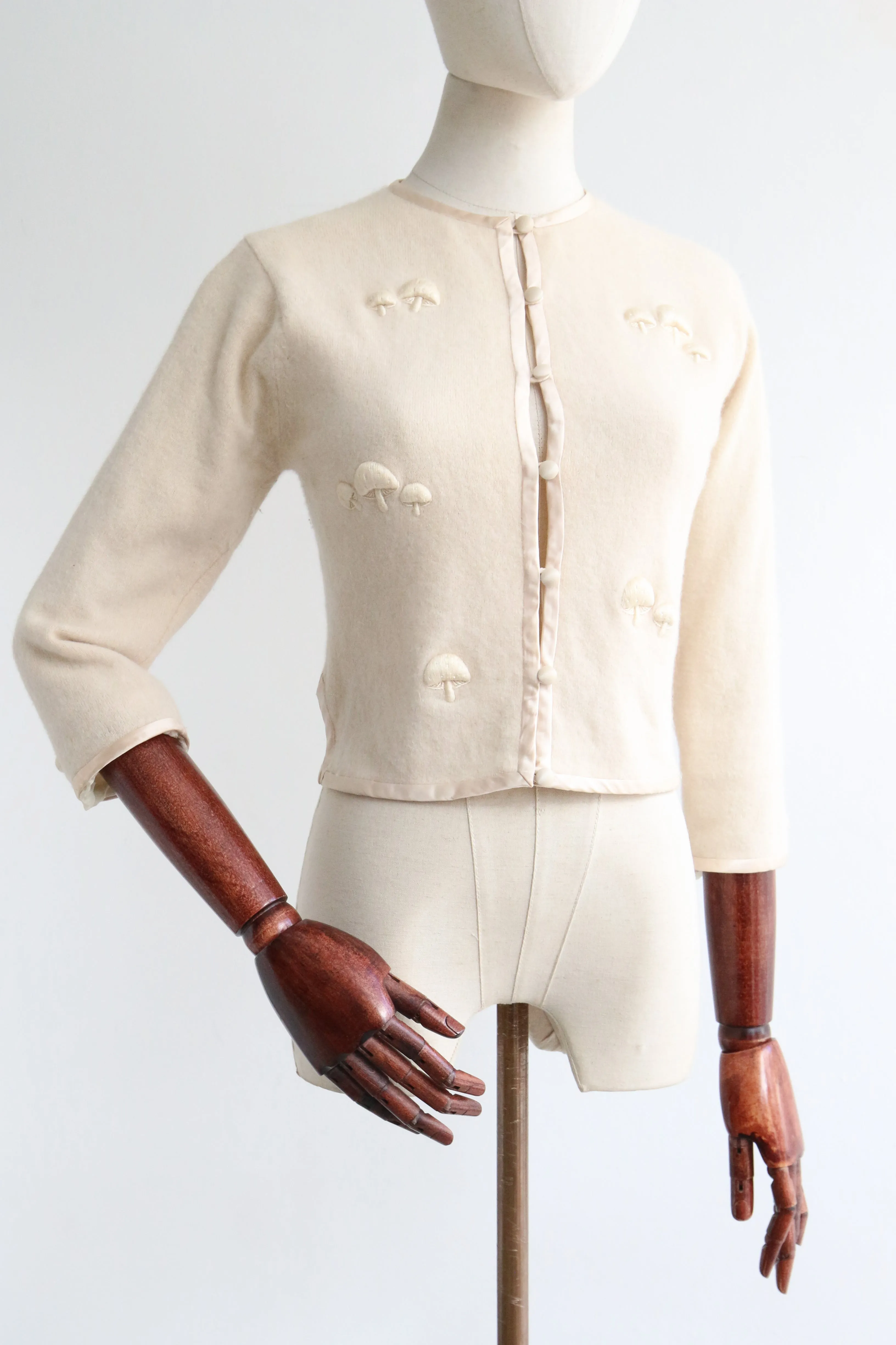 "Cream Mushrooms" Vintage 1950's Cream Mushroom Embroidered Cardigan UK 10 US 6